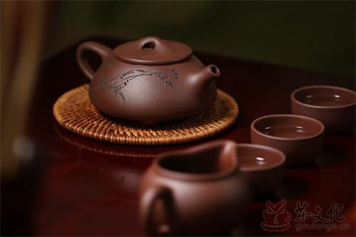 <b>紫砂茶具去除异味的方法</b>
